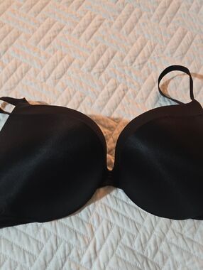 Victoria's Secret Black T-Shirt Bra - Smooth Molded Cups